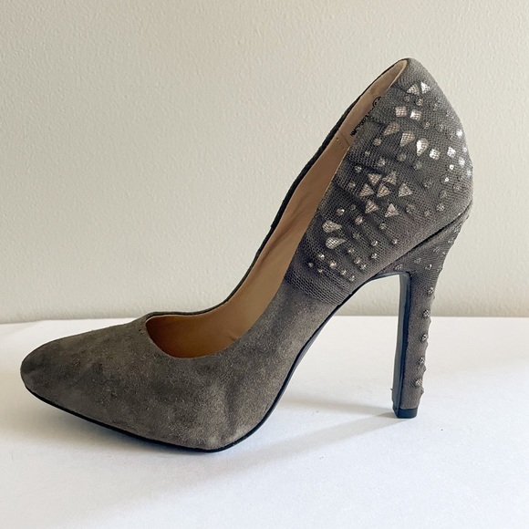 New Never Worn Suede Pumps - Picture 3 of 6